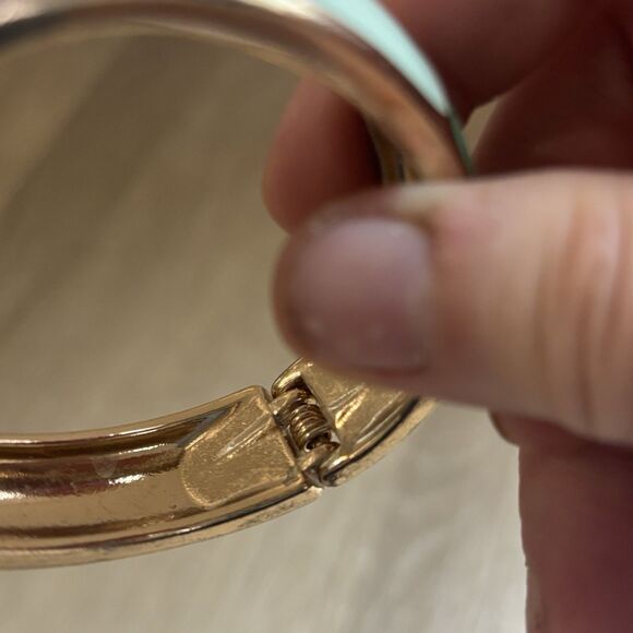 VTG Gold Tone Green Aqua Alternating Enamel Clamper Bangle Bracelet Wavy Unbrand - Picture 10 of 11